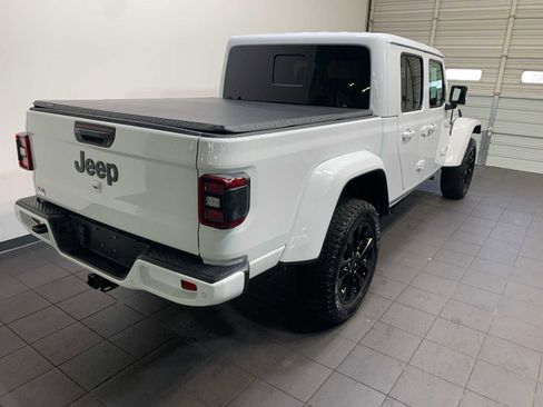 Used 2023 Jeep Gladiator Overland image 2