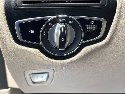 Used 2021 Mercedes-Benz GLC 300 4MATIC image 17