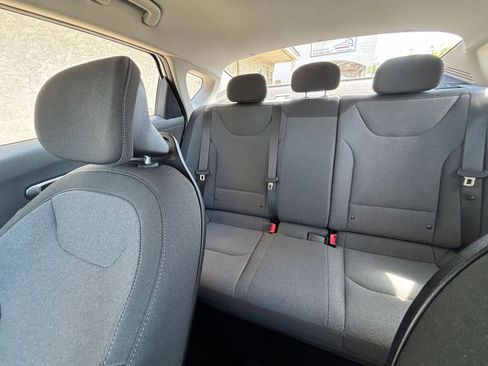 Used 2025 Kia K4 LXS image 38