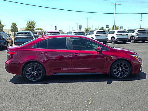 Used 2023 Toyota Corolla SE w/ SE Premium Package FWD image 5