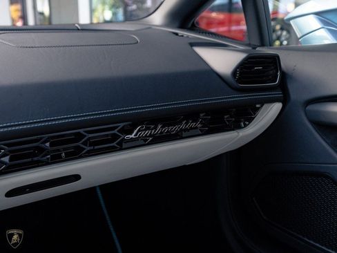 Used 2023 Lamborghini Huracan EVO image 12