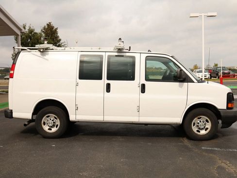 Used 2013 Chevrolet Express 2500 image 4