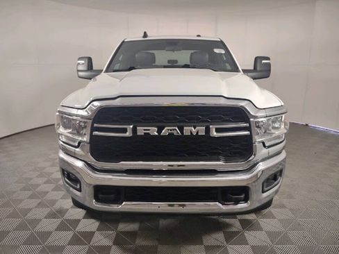 Used 2024 RAM 2500 Tradesman w/ Chrome Appearance Group AWD/4WD image 3