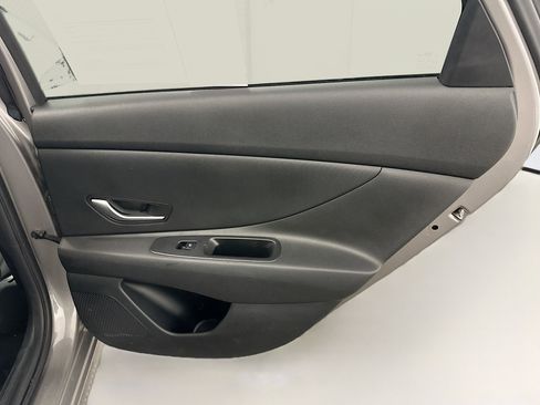 Used 2022 Hyundai Elantra SEL image 30