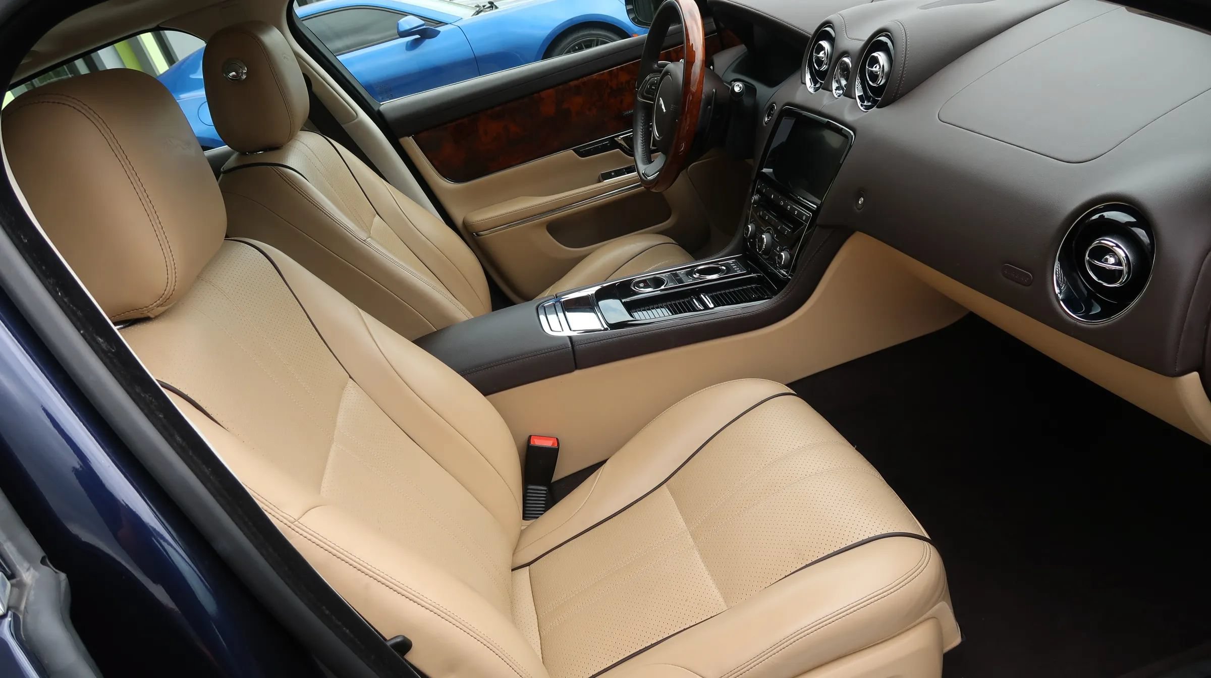 Used 2019 Jaguar XJ R-Sport RWD image 26