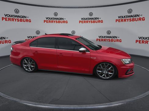 Used 2016 Volkswagen Jetta GLI SEL image 2