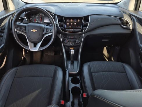 Certified 2022 Chevrolet Trax LT w/ LT Convenience Package image 32