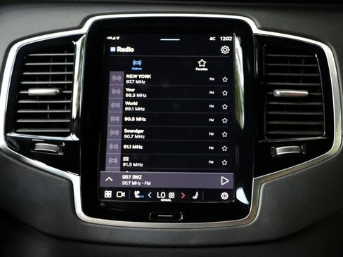 Used 2023 Volvo XC90 T8 Ultimate image 42