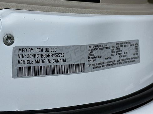 Used 2024 Chrysler Pacifica Touring-L FWD image 12