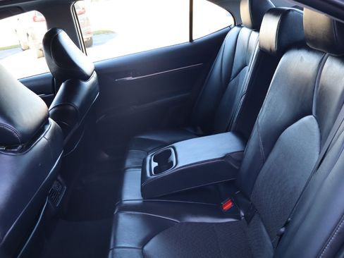 Used 2021 Toyota Camry XLE image 19