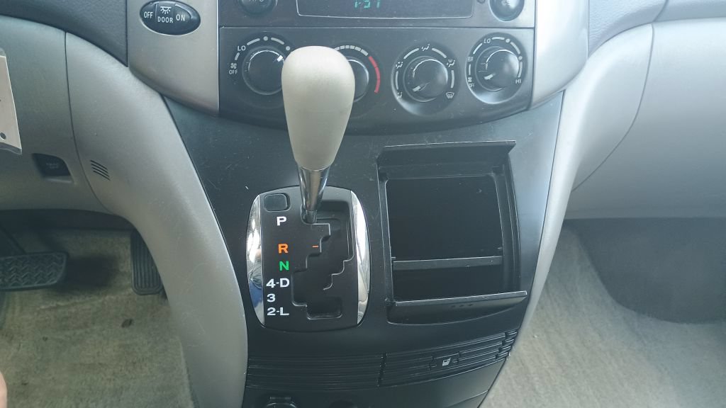 Used 2009 Toyota Sienna CE FWD image 14