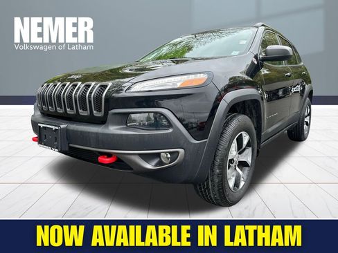Used 2017 Jeep Cherokee Trailhawk w/ Cold Weather Group AWD/4WD image 1
