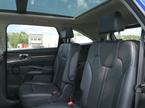 Used 2023 Kia Sorento SX FWD image 9