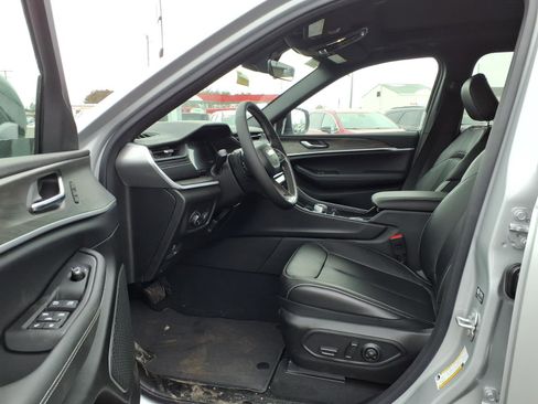 New 2026 Jeep Grand Cherokee Limited w/ Limited Altitude Package AWD/4WD image 7