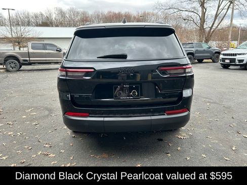 Used 2023 Jeep Grand Cherokee L Limited w/ Black Appearance Package image 5