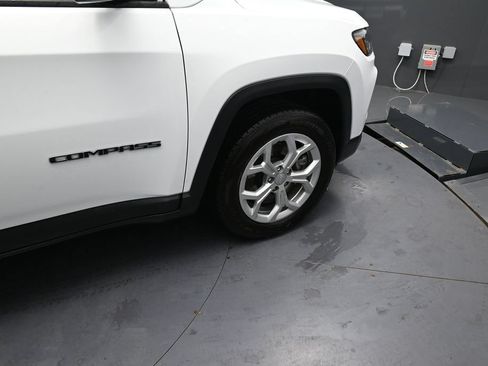 Used 2024 Jeep Compass Latitude AWD/4WD image 23