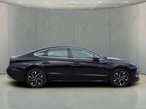 Used 2024 Hyundai Sonata SEL FWD image 2