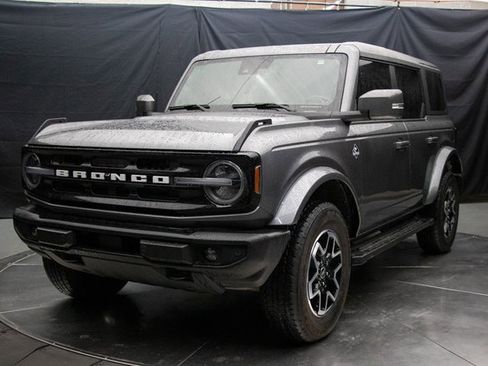 Used 2023 Ford Bronco Outer Banks image 6