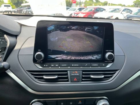 Certified 2025 Nissan Altima 2.5 S FWD image 18