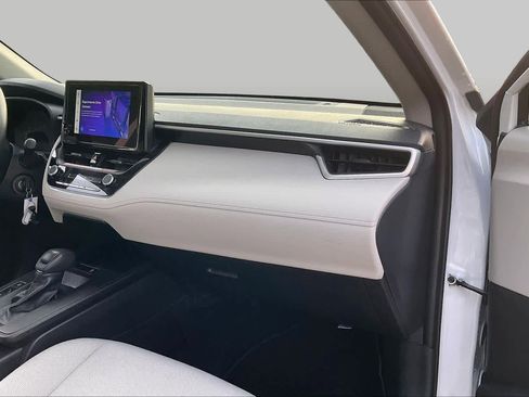 Used 2026 Toyota Corolla Cross L FWD image 18