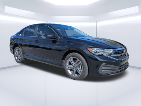 Used 2023 Volkswagen Jetta SE image 1