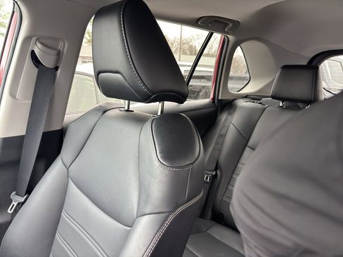 Used 2021 Toyota RAV4 XLE Premium image 7