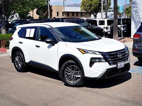 Used 2025 Nissan Rogue S image 3