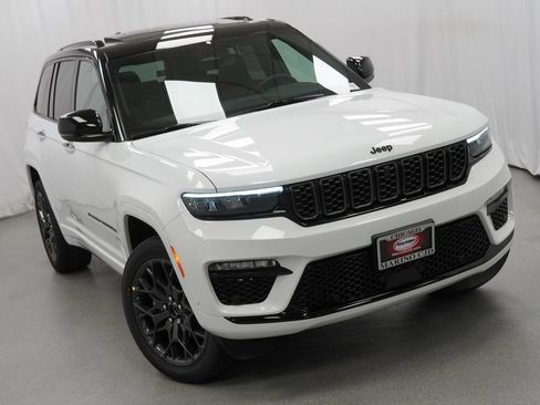 New 2025 Jeep Grand Cherokee Summit w/ Obsidian Package image 8