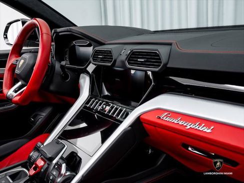 Used 2021 Lamborghini Urus AWD/4WD image 45