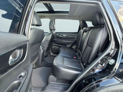 Used 2018 Nissan Rogue SL w/ Premium Package image 14