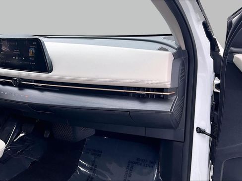 Used 2023 Nissan Ariya AWD image 18