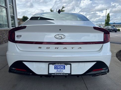 Used 2022 Hyundai Sonata SEL w/ Preferred Accessory Package image 3