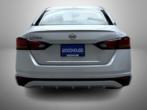 Used 2025 Nissan Altima 2.5 SV FWD image 6