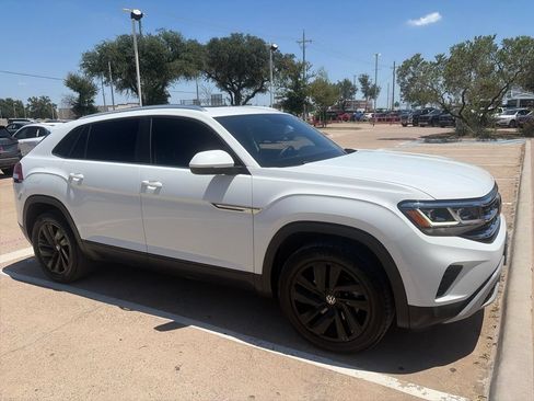 Used 2023 Volkswagen Atlas Cross Sport SE w/ Panoramic Sunroof Package FWD image 6