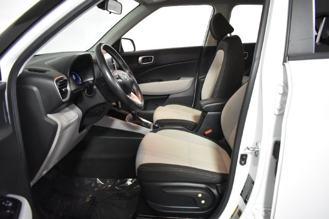 Used 2023 Hyundai Venue SEL w/ Cargo Package FWD image 11