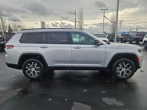 New 2025 Jeep Grand Cherokee L Limited w/ Trailer Tow Package image 7