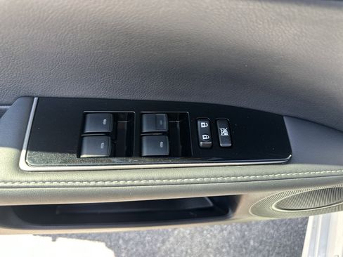 Used 2016 Lexus ES 350 w/ Premium Package w/Wood Trim FWD image 23