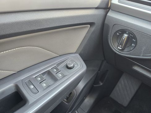 Used 2021 Volkswagen Atlas SE image 23