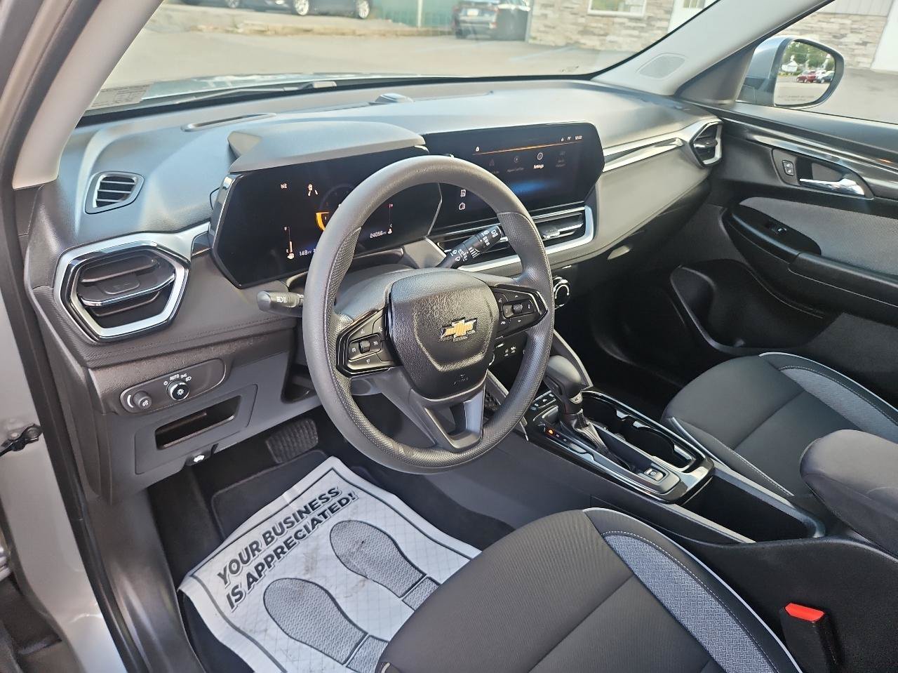 Used 2025 Chevrolet TrailBlazer LT w/ Driver Confidence Package AWD/4WD image 13
