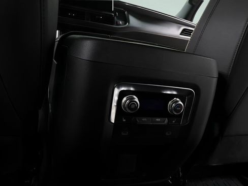 Used 2024 GMC Yukon XL SLT w/ SLT Premium Package AWD/4WD image 27