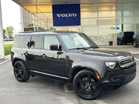 Used 2024 Land Rover Defender 110 X-Dynamic SE AWD/4WD image 2