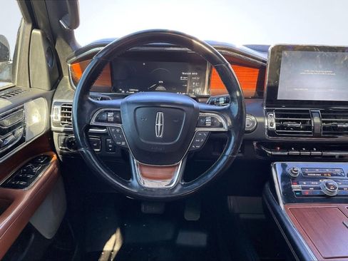 Used 2018 Lincoln Navigator L Reserve w/ Technology Package image 5