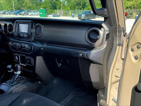 Used 2020 Jeep Gladiator Sport AWD/4WD image 17