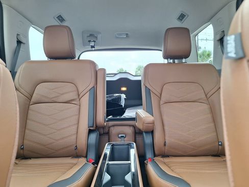 Used 2025 Nissan Pathfinder Platinum FWD image 24
