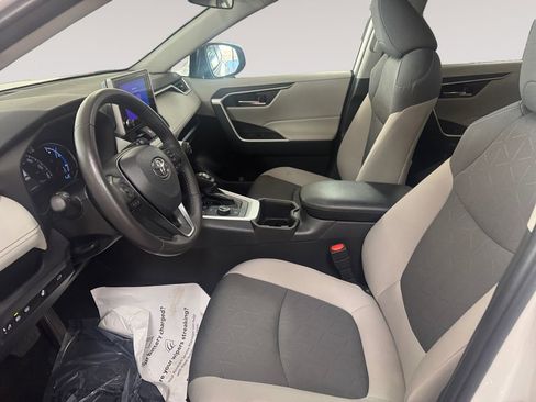 Used 2025 Toyota RAV4 XLE w/ Convenience Package image 9