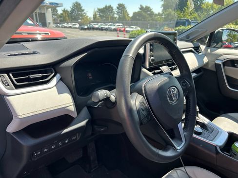 Used 2022 Toyota RAV4 Limited AWD/4WD image 8