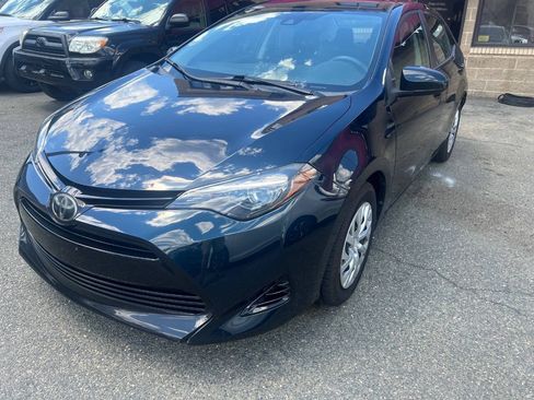 Used 2018 Toyota Corolla LE FWD image 1