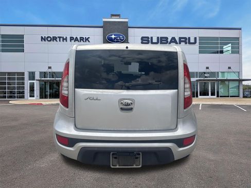 Used 2013 Kia Soul FWD image 4