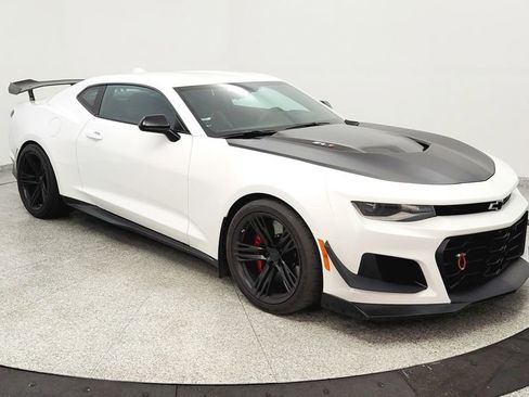 Used 2021 Chevrolet Camaro ZL1 RWD image 7