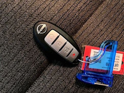 Used 2022 Nissan Rogue SV image 11